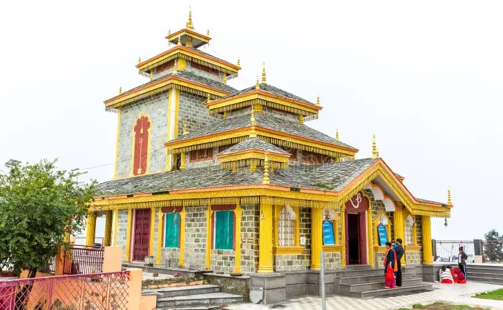 surkanda-devi-hindu-temple-near-kanatal-uttarakhand-india-surkanda-devi-hindu-temple-near-dhanaulti-kanatal-uttarakhand-india-253172169